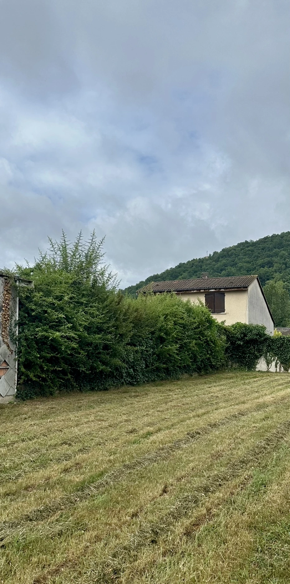 Avant nettoyage — logement encombré